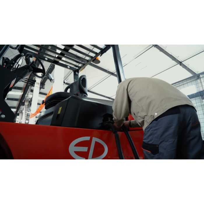 EFL 702 elektrische heftruck (7000 kg)