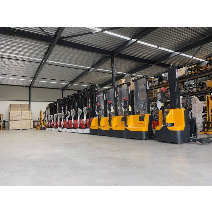 Stapelaar semi elektrisch 1500 KG/ hefhoogte 1600mm    